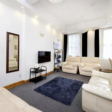 Joivy 3 Bed Flat In Old Town, Close To Grassmarket Edinburgh Exterior photo