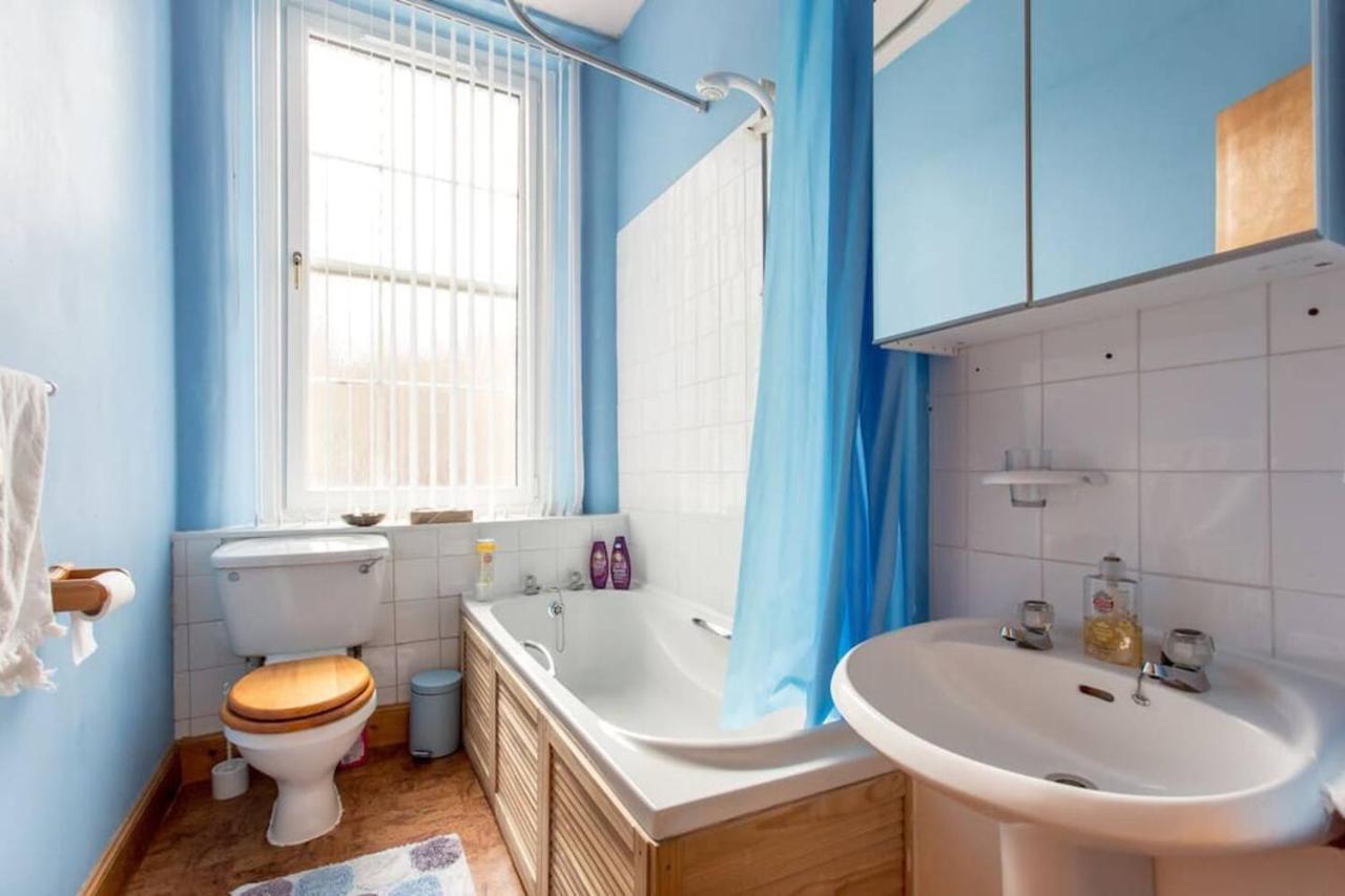 Joivy 3 Bed Flat In Old Town, Close To Grassmarket Edinburgh Exterior photo