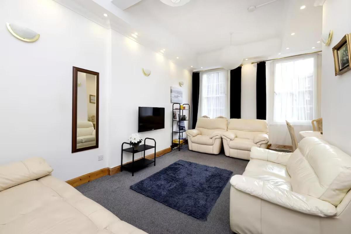 Joivy 3 Bed Flat In Old Town, Close To Grassmarket Edinburgh Exterior photo